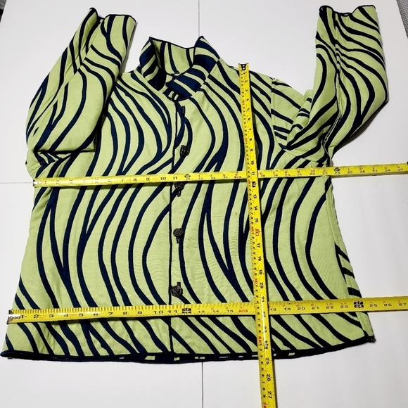 Winding Rivers Reversible Quilted Blue & Green Wave Design (XL) Made in U.S.A. - Picture 8 of 9